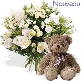 Harry l'ourson accompagne ce bouquet Interflora tout blanc