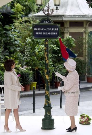Reine Elisabeth Paris marché aux fleurs