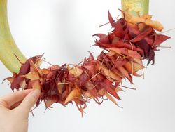 Christine de Beer wiggle-a-few-rolled-leaves-between-the-glued-ones-to-create-a-completly-random-pattern