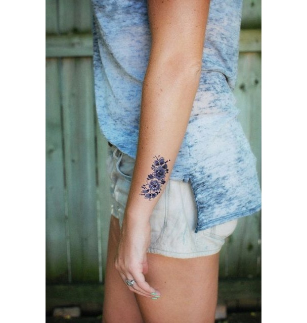 Tatouage-le_bouquet_au_poignet_9414_north_607x