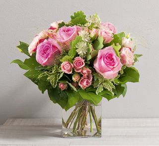 L'opération Interflora un bouquet solidaire pour soutenir les femmes  victimes du cancer continue. - Le pouvoir des fleurs