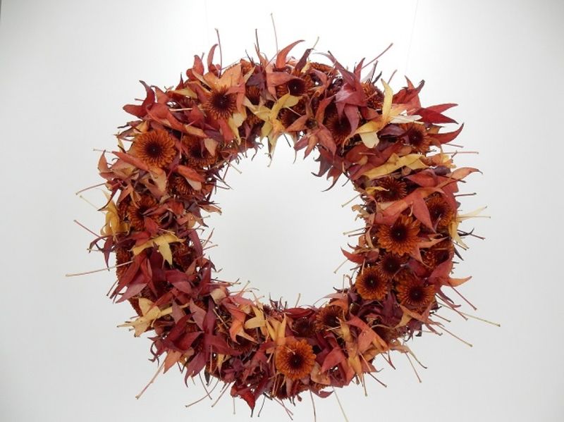 Christine de Beer watch-the-leaves-turn-floral-art-design 01